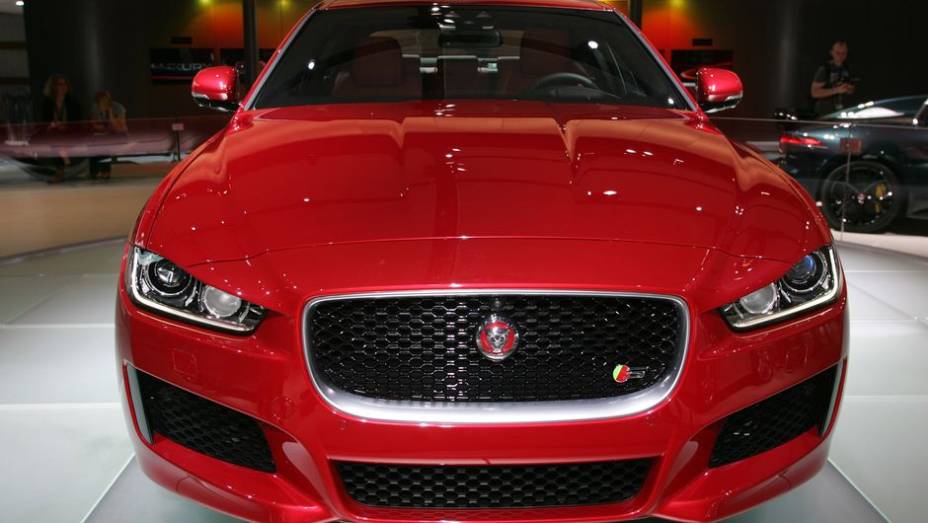 Jaguar XE | <a href="https://gutenberg.quatrorodas.abril.com.br/noticias/saloes/paris-2014/jaguar-lanca-oficialmente-esportivo-xe-799262.shtml" rel="migration">Leia mais</a> | <a href="https://gutenberg.quatrorodas.abril.com.br/galerias/saloes/paris/2014/direto-paris-2014-parte-1-803949.shtml" rel="migration"></a>