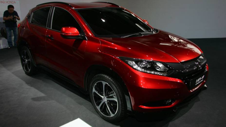 Honda HR-V | <a href="https://gutenberg.quatrorodas.abril.com.br/noticias/saloes/paris-2014/honda-exibe-vezel-europeu-paris-799437.shtml" rel="migration">Leia mais</a> | <a href="https://gutenberg.quatrorodas.abril.com.br/galerias/saloes/paris/2014/direto-paris-2014-parte-1-803949.shtml" rel="migration">Veja</a>