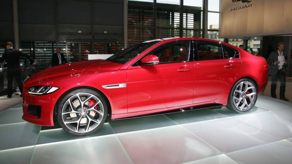 Jaguar XE | <a href="https://gutenberg.quatrorodas.abril.com.br/noticias/saloes/paris-2014/jaguar-lanca-oficialmente-esportivo-xe-799262.shtml" rel="migration">Leia mais</a> | <a href="https://gutenberg.quatrorodas.abril.com.br/galerias/saloes/paris/2014/direto-paris-2014-parte-1-803949.shtml" rel="migration"></a>