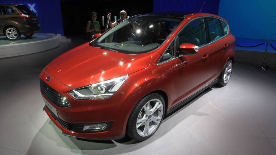 Ford C-MAX | <a href="https://gutenberg.quatrorodas.abril.com.br/noticias/saloes/paris-2014/ford-divulga-teaser-novo-c-max-799977.shtml" rel="migration">Leia mais</a> | <a href="https://gutenberg.quatrorodas.abril.com.br/galerias/saloes/paris/2014/direto-paris-2014-parte-1-803949.shtml" rel="migration">Veja</a>