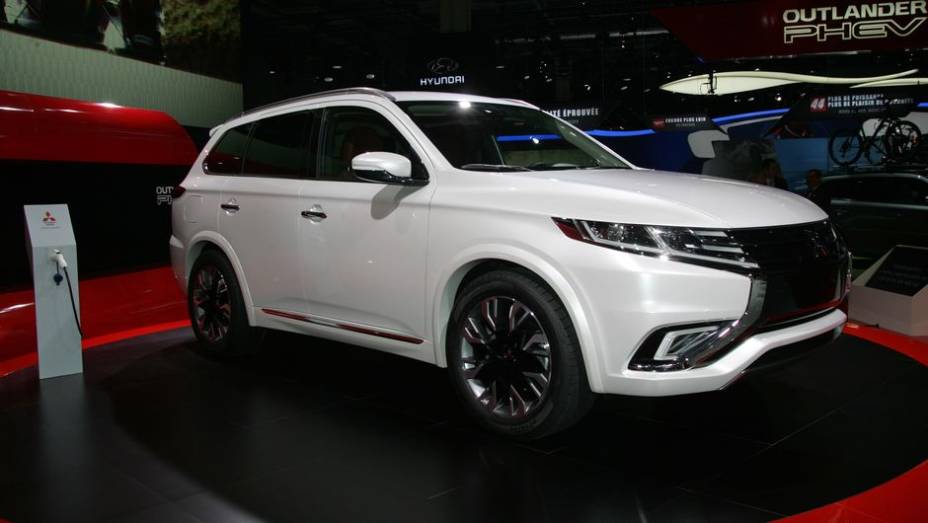 Mitsubishi Outlander PHEV Concept S | <a href="https://gutenberg.quatrorodas.abril.com.br/noticias/saloes/paris-2014/mitsubishi-revela-outlander-phev-concept-s-801097.shtml" rel="migration">Leia mais</a> | <a href="https://gutenberg.quatrorodas.abril.com.br/galerias/saloes/paris/2014/direto-p" rel="migration"></a>