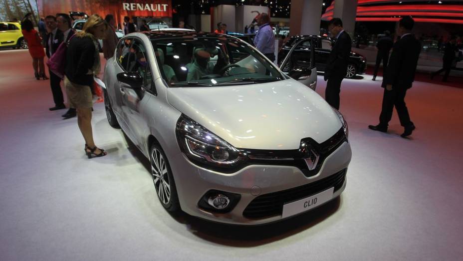 Renault Clio | <a href="https://gutenberg.quatrorodas.abril.com.br/galerias/saloes/paris/2014/direto-paris-2014-parte-1-803949.shtml" rel="migration">Veja mais: Direto de Paris - Parte 1</a>