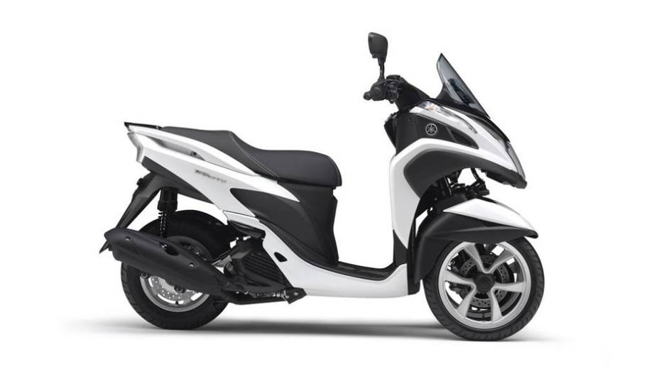 e três rodas custa 4.000 euros | <a href="https://gutenberg.quatrorodas.abril.com.br/moto/noticias/yamaha-apresenta-tricity-europa-777991.shtml" rel="migration">Leia mais</a>