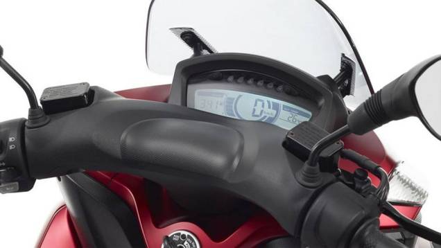 Painel de instrumentos digital | <a href="https://gutenberg.quatrorodas.abril.com.br/moto/noticias/yamaha-apresenta-tricity-europa-777991.shtml" rel="migration">Leia mais</a> Painel de instrumentos digital | <a href="https://gutenberg.quatrorodas.abril.com.br/moto/noticias/yamaha-apresenta-tricity-europa-777991.shtml" rel="migration">Leia mais</a>