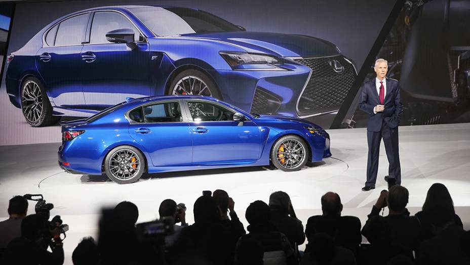 Lexus GS F | <a href="https://gutenberg.quatrorodas.abril.com.br/noticias/saloes/detroit-2015/lexus-apresenta-gs-f-2016-822700.shtml" rel="migration">Leia mais</a> | <a href="https://gutenberg.quatrorodas.abril.com.br/galerias/saloes/detroit-2015/1o-dia-salao-detroit-824981.shtml" rel="migration">Veja a primeira</a>