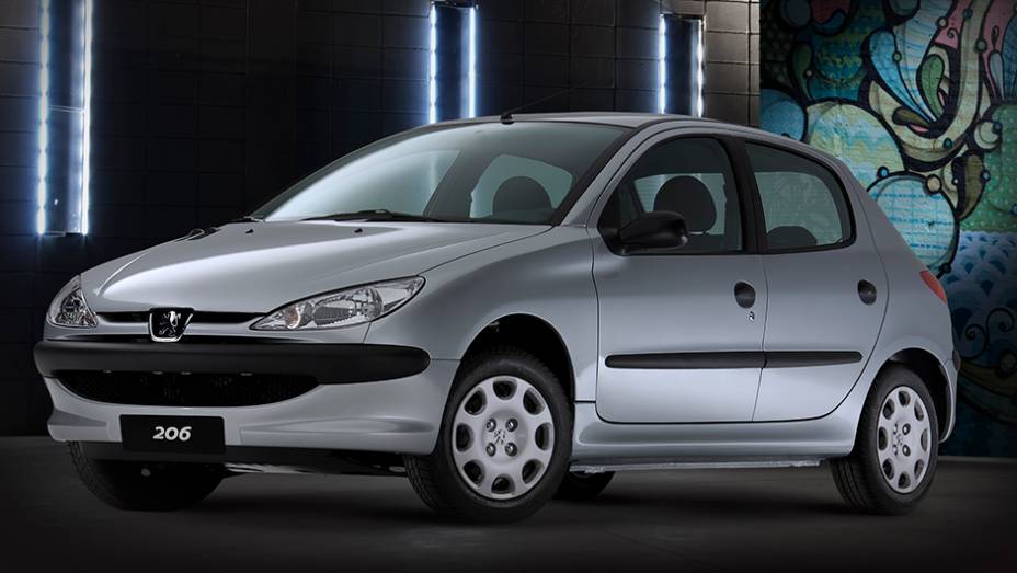 PASSADO: Peugeot 206 - Um sucesso. Em que pese o fato de nunca ter ameaçado os líderes do segmento, o 206, trazido ao Brasil em 2001, teve mais de 30 mil unidades vendidas ao ano até 2008 e angariou muitos fãs