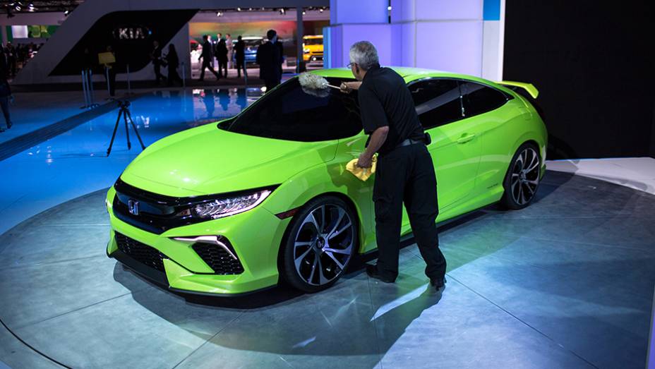 Honda Civic Concept | <a href="https://gutenberg.quatrorodas.abril.com.br/noticias/saloes/new-york-2015/honda-surpreende-mostra-civic-concept-852407.shtml" target="_blank" rel="migration">Leia mais</a>