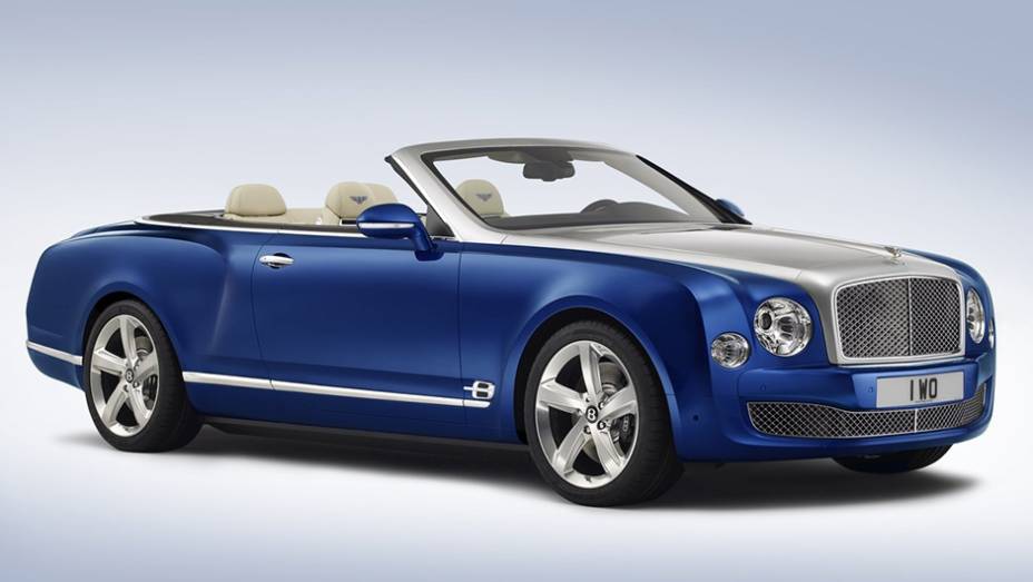 Bentley Grand Convertible (2014) - se destaca pelo acabamento fino, com detalhes amadeirados e acolchoados. Não por acaso, a marca o tratou como "o mais sofisticado conversível" já feito por ela. | <a href="https://gutenberg.quatrorodas.abril.com.br/galerias/especiai" rel="migration"></a>