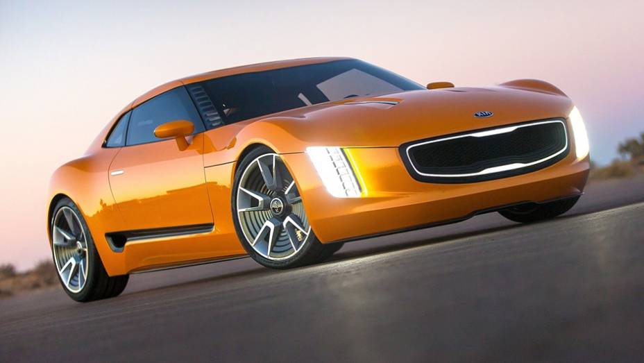 Kia GT4 Stinger (2014) - não é muito do feitio de Kia bolar esportivos, mas a tacada no GT4 Stinger foi certeira. As características são aquelas típicas dos modelos bem-sucedidos, incluindo tração traseira. | <a href="https://gutenberg.quatrorodas.abril.com.br/galeri" rel="migration"></a>