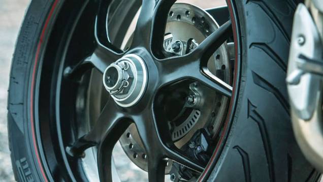 Também há novidades visuais, na carroceria, nas rodas - de alumínio, na cor preta - entre outras | <a href="%20https://gutenberg.quatrorodas.abril.com.br/moto/noticias/triumph-revela-tiger-sport-731104.shtml" rel="migration">Leia mais</a> Também há novidades visuais, na carroceria, nas rodas - de alumínio, na cor preta - entre outras | <a href="%20https://gutenberg.quatrorodas.abril.com.br/moto/noticias/triumph-revela-tiger-sport-731104.shtml" rel="migration">Leia mais</a>