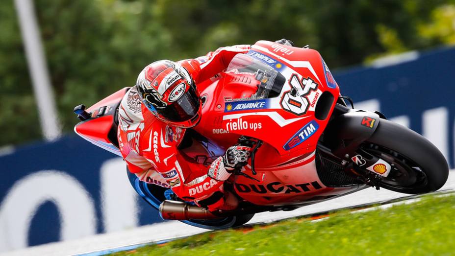 Andrea Dovizioso tentou ameaçar, mas mesmo assim marcou uma ótima segunda posição. | <a href="https://gutenberg.quatrorodas.abril.com.br/moto/noticias/marquez-crava-nona-pole-ano-796969.shtml" rel="migration">Leia mais</a>