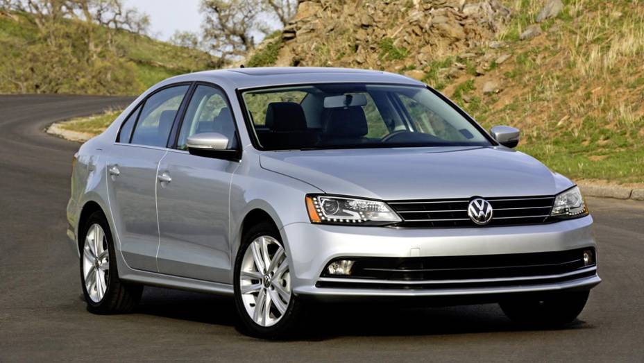 Jetta 2015 é apresentado. | <a href="https://gutenberg.quatrorodas.abril.com.br/noticias/fabricantes/jetta-2015-revelado-ganha-novidades-779724.shtml" rel="migration">Leia mais</a>