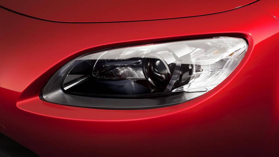 Modelo estreou em 1989, durante o Salão de Chicago. | <a href="https://gutenberg.quatrorodas.abril.com.br/noticias/saloes/new-york-2014/mazda-revela-mx-5-25th-anniversary-edition-salao-nova-york-779961.shtml" rel="migration">Leia mais</a>