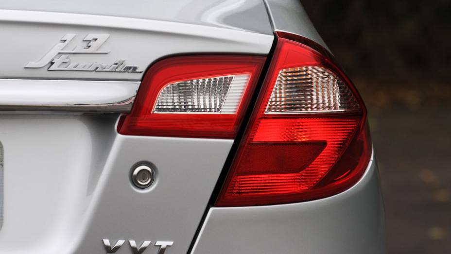 ... mas o sedã ganhou prolongamentos nas lanternas | <a href="https://gutenberg.quatrorodas.abril.com.br/galerias/jac/j3-j3-turin-2014-744437.shtml" rel="migration">Leia mais</a> ... mas o sedã ganhou prolongamentos nas lanternas | <a href="https://gutenberg.quatrorodas.abril.com.br/galerias/jac/j3-j3-turin-2014-744437.shtml" rel="migration">Leia mais</a>