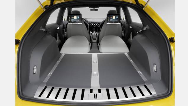 Detalhe do porta-malas do veículo. | <a href="https://gutenberg.quatrorodas.abril.com.br/noticias/saloes/pequim-2014/audi-tt-offroad-revelado-780298.shtml" rel="migration">Leia mais</a> Detalhe do porta-malas do veículo. | <a href="https://gutenberg.quatrorodas.abril.com.br/noticias/saloes/pequim-2014/audi-tt-offroad-revelado-780298.shtml" rel="migration">Leia mais</a>