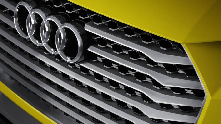 Sua motoriza&ccedil;&atilde;o h&iacute;brida engloba um motor TFSI de 2.0 e 4 cilindros. | <a href="https://gutenberg.quatrorodas.abril.com.br/noticias/saloes/pequim-2014/audi-tt-offroad-revelado-780298.shtml" rel="migration">Leia mais</a>