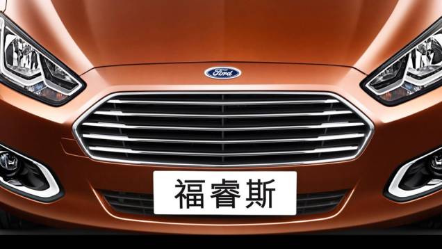 A grade frontal é inspirada nos carros da Aston Martin, | <a href="https://gutenberg.quatrorodas.abril.com.br/noticias/saloes/pequim-2014/ford-escort-esta-volta-modelo-sera-apresentado-pequim-779651.shtml" rel="migration">Leia mais</a> A grade frontal é inspirada nos carros da Aston Martin, | <a href="https://gutenberg.quatrorodas.abril.com.br/noticias/saloes/pequim-2014/ford-escort-esta-volta-modelo-sera-apresentado-pequim-779651.shtml" rel="migration">Leia mais</a>
