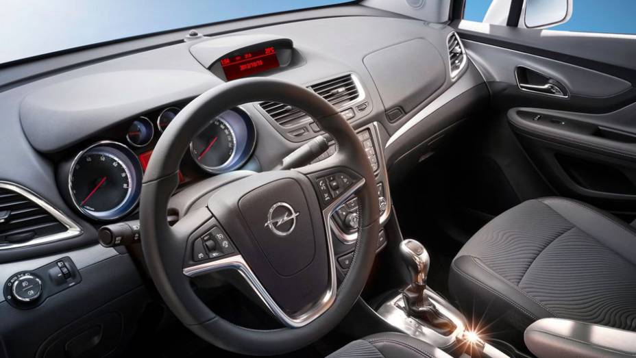 Modelo deve conter controles de estabilidade e de tração, assistente de partida em subidas e controle de velocidade em descidas | <a href="https://gutenberg.quatrorodas.abril.com.br/saloes/genebra/2012/opel-mokka-concept-678516.shtml" rel="migration">Leia mais</a>