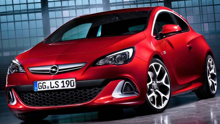 Sua pot&ecirc;ncia &eacute; de 280 cavalos | <a href="https://gutenberg.quatrorodas.abril.com.br/saloes/genebra/2012/opel-astra-opc-678691.shtml" rel="migration">Leia mais</a>