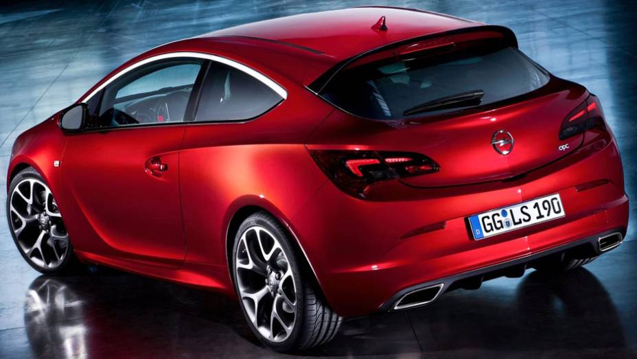 Modelo celebra os 150 anos da Opel | <a href="https://gutenberg.quatrorodas.abril.com.br/saloes/genebra/2012/opel-astra-opc-678691.shtml" rel="migration">Leia mais</a>