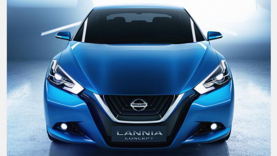 Modelo tem a grande V-motion. | <a href="https://gutenberg.quatrorodas.abril.com.br/noticias/saloes/pequim-2014/nissan-apresenta-conceito-lannia-780337.shtml" rel="migration">Leia mais</a>