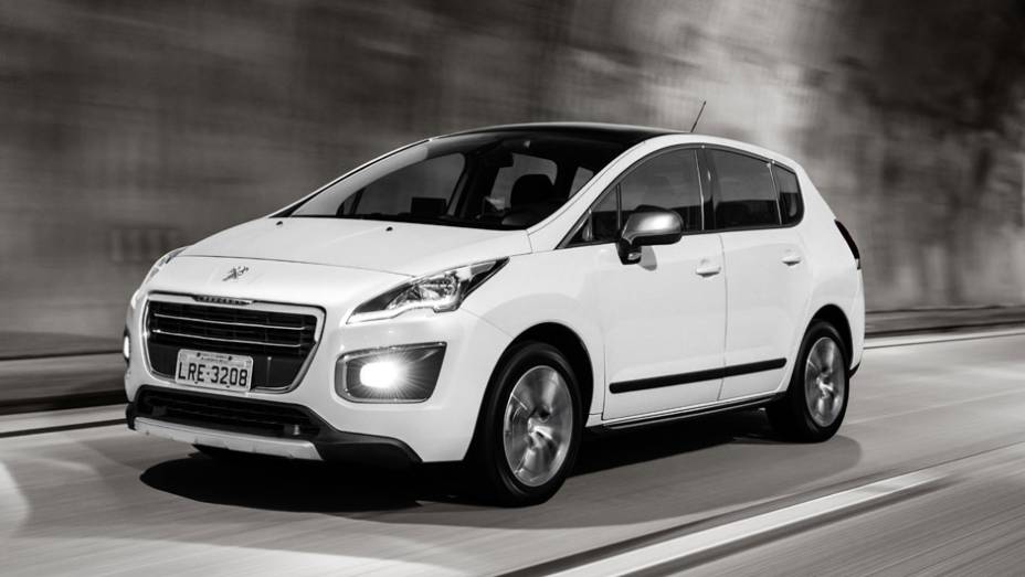Menos de um ano após sua apresentação na Europa, o novo 3008 chega ao Brasil | <a href="https://gutenberg.quatrorodas.abril.com.br/noticias/fabricantes/novo-peugeot-3008-chega-ao-brasil-783426.shtml" rel="migration">Leia mais</a>