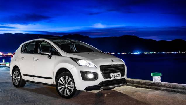 A reestilização foi mais profunda na dianteira, que agora ostenta a nova identidade visual da Peugeot | <a href="https://gutenberg.quatrorodas.abril.com.br/noticias/fabricantes/novo-peugeot-3008-chega-ao-brasil-783426.shtml" rel="migration">Leia mais</a> A reestilização foi mais profunda na dianteira, que agora ostenta a nova identidade visual da Peugeot | <a href="https://gutenberg.quatrorodas.abril.com.br/noticias/fabricantes/novo-peugeot-3008-chega-ao-brasil-783426.shtml" rel="migration">Leia mais</a>