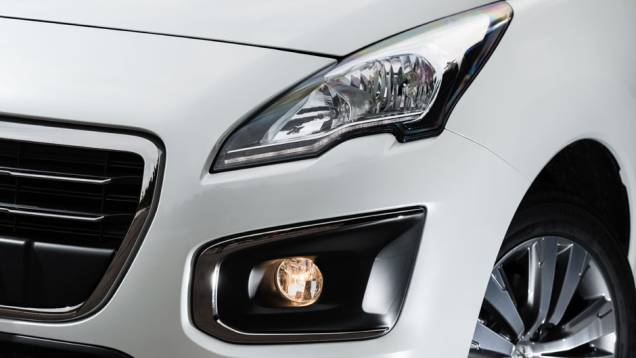 Frente ganhou novos faróis | <a href="https://gutenberg.quatrorodas.abril.com.br/noticias/fabricantes/novo-peugeot-3008-chega-ao-brasil-783426.shtml" rel="migration">Leia mais</a> Frente ganhou novos faróis | <a href="https://gutenberg.quatrorodas.abril.com.br/noticias/fabricantes/novo-peugeot-3008-chega-ao-brasil-783426.shtml" rel="migration">Leia mais</a>