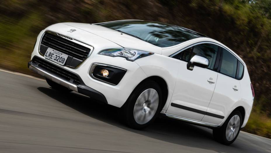 O novo 3008 é vendido em versão única, com motor 1.6 THP de 165 cv, por R$ 99.900 | <a href="https://gutenberg.quatrorodas.abril.com.br/noticias/fabricantes/novo-peugeot-3008-chega-ao-brasil-783426.shtml" rel="migration">Leia mais</a>