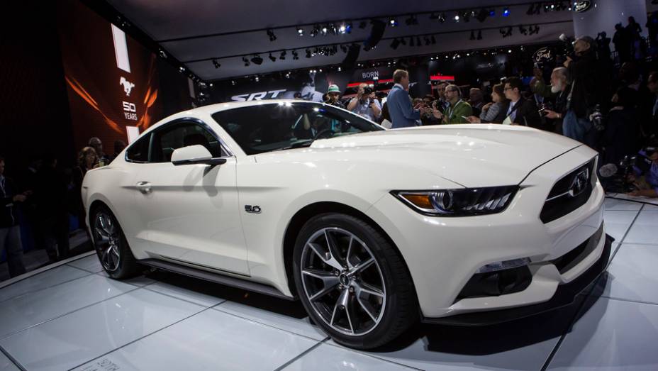 Ford Mustang 50th anniversary | <a href="https://gutenberg.quatrorodas.abril.com.br/noticias/saloes/new-york-2014/ford-anuncia-mustang-50-year-limited-edition-779908.shtml" rel="migration">Leia mais</a>