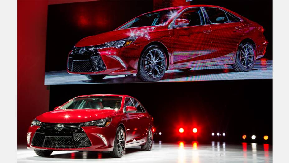 Toyota Camry 2015 | <a href="https://gutenberg.quatrorodas.abril.com.br/noticias/saloes/new-york-2014/toyota-mostra-novo-camry-779950.shtml" rel="migration">Leia mais</a>