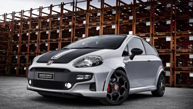 O Punto SuperSport usa um motor 1.4 MultiAir preparado para render 180 cv | <a href="https://gutenberg.quatrorodas.abril.com.br/saloes/genebra/2013/abarth-695-punto-supersport-734517.shtml" rel="migration">Leia mais</a> O Punto SuperSport usa um motor 1.4 MultiAir preparado para render 180 cv | <a href="https://gutenberg.quatrorodas.abril.com.br/saloes/genebra/2013/abarth-695-punto-supersport-734517.shtml" rel="migration">Leia mais</a>