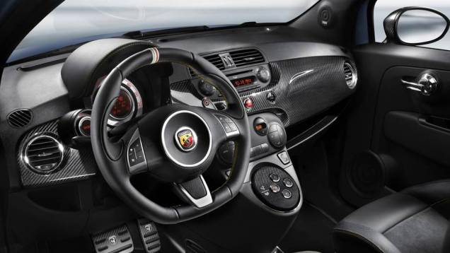 Todos os itens fazem parte da linha de equipamentos Fuori Serie | <a href="https://gutenberg.quatrorodas.abril.com.br/saloes/genebra/2013/abarth-695-punto-supersport-734517.shtml" rel="migration">Leia mais</a> Todos os itens fazem parte da linha de equipamentos Fuori Serie | <a href="https://gutenberg.quatrorodas.abril.com.br/saloes/genebra/2013/abarth-695-punto-supersport-734517.shtml" rel="migration">Leia mais</a>