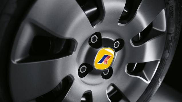 Até as calotinhas das rodas podem ser personalizadas; o Panda K-Way estreia no Salão de Genebra | <a href="https://gutenberg.quatrorodas.abril.com.br/noticias/saloes/genebra-2015/fiat-lanca-panda-k-way-840842.shtml" rel="migration">Leia mais</a> Até as calotinhas das rodas podem ser personalizadas; o Panda K-Way estreia no Salão de Genebra | <a href="https://gutenberg.quatrorodas.abril.com.br/noticias/saloes/genebra-2015/fiat-lanca-panda-k-way-840842.shtml" rel="migration">Leia mais</a>