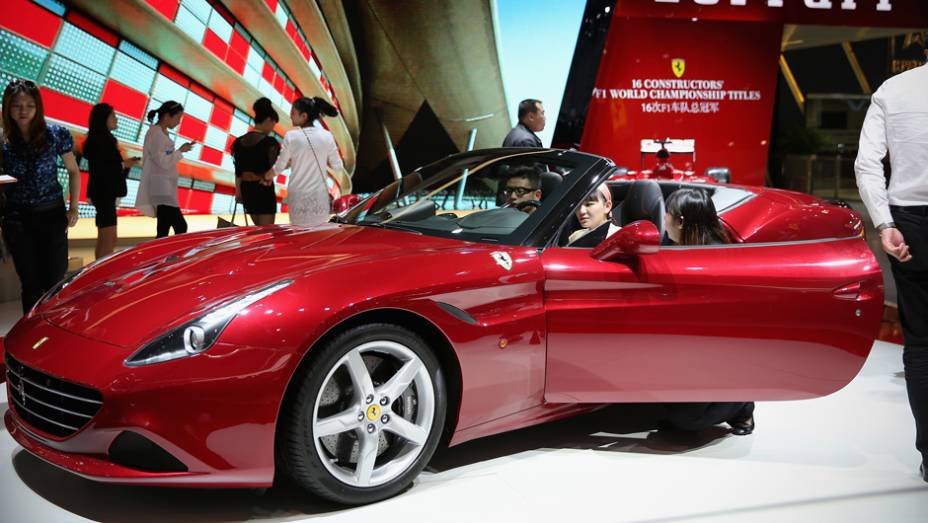 Ferrari California T | <a href="https://gutenberg.quatrorodas.abril.com.br/noticias/saloes/pequim-2014/l" rel="migration">Leia mais</a>