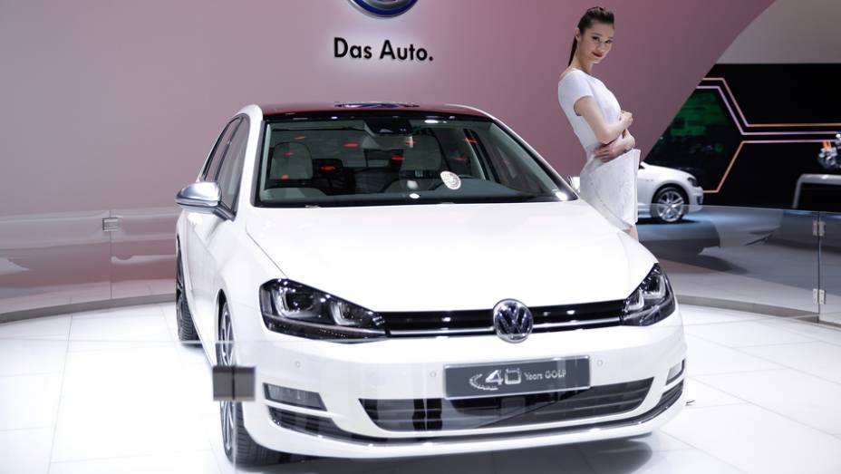 VW Golf Edition | <a href="https://gutenberg.quatrorodas.abril.com.br/noticias/saloes/pequim-2014/vw-lanca-golf-edition-concept-pequim-780411.shtml" rel="migration">Leia mais</a>