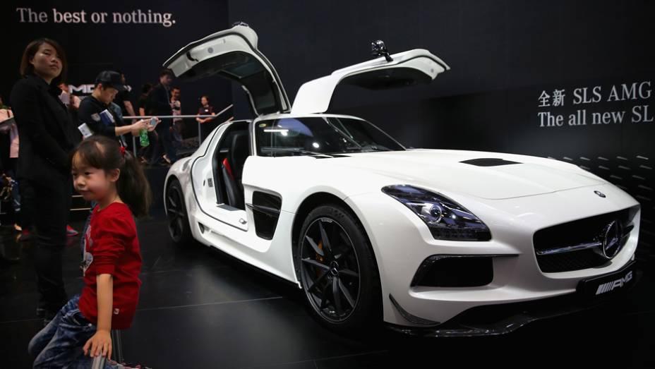 Mercedes-Benz SLS AMG | <a href="https://gutenberg.quatrorodas.abril.com.br/noticias/saloes/pequim-2014/l" rel="migration">Leia mais</a>