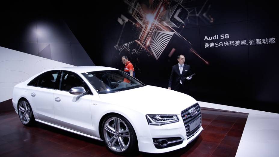 Audi S8 | <a href="https://gutenberg.quatrorodas.abril.com.br/noticias/saloes/pequim-2014/l" rel="migration">Leia mais</a>