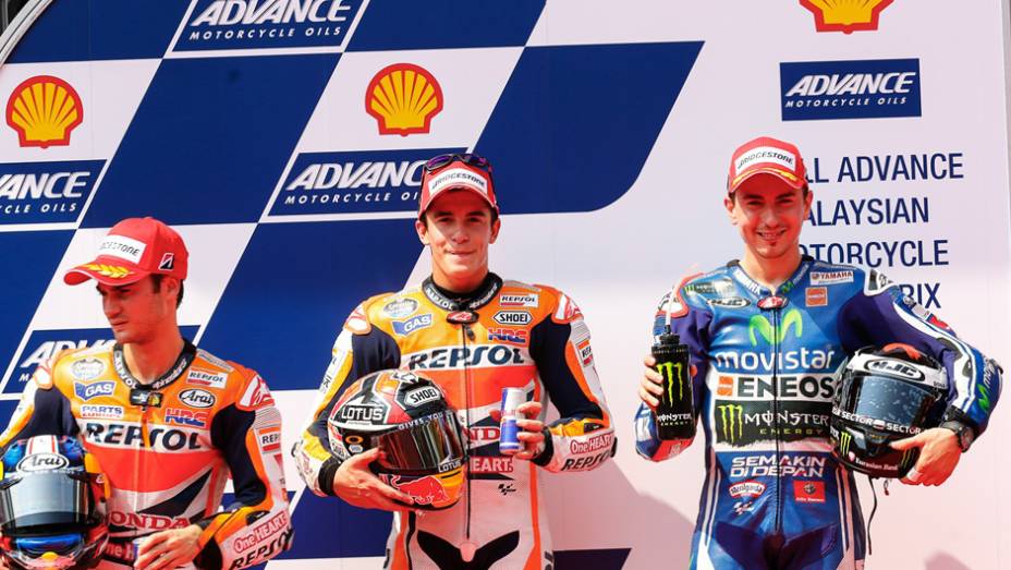 Márquez larga pela 13ª vez na pole. Pedrosa e Lorenzo largam ao lado do espanhol. | <a href="https://gutenberg.quatrorodas.abril.com.br/moto/noticias/motogp-marquez-crava-pole-malasia-807785.shtml" rel="migration">Leia mais</a>