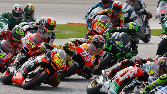 Primeiras curvas com muita disputa | <a href="https://gutenberg.quatrorodas.abril.com.br/moto/noticias/motogp-marquez-vence-pela-12a-vez-807821.shtml" rel="migration">Leia mais</a> Primeiras curvas com muita disputa | <a href="https://gutenberg.quatrorodas.abril.com.br/moto/noticias/motogp-marquez-vence-pela-12a-vez-807821.shtml" rel="migration">Leia mais</a>