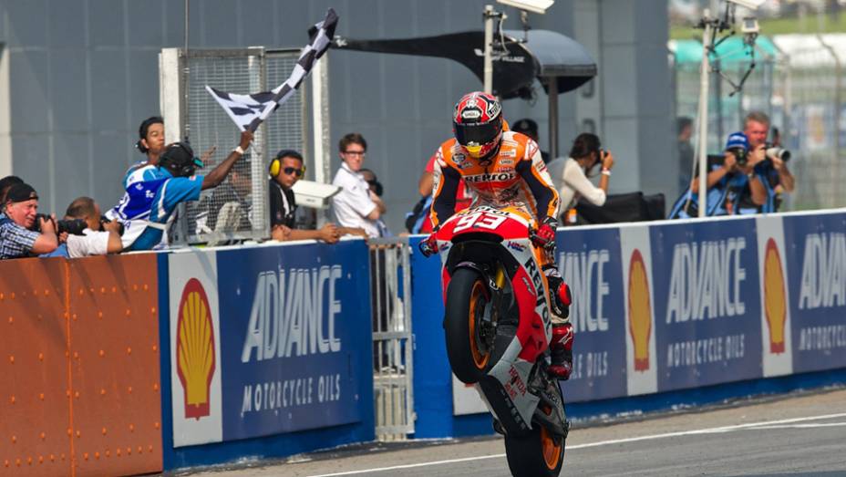 Márquez venceu pela 12ª vez no ano | <a href="https://gutenberg.quatrorodas.abril.com.br/moto/noticias/motogp-marquez-vence-pela-12a-vez-807821.shtml" rel="migration">Leia mais</a>