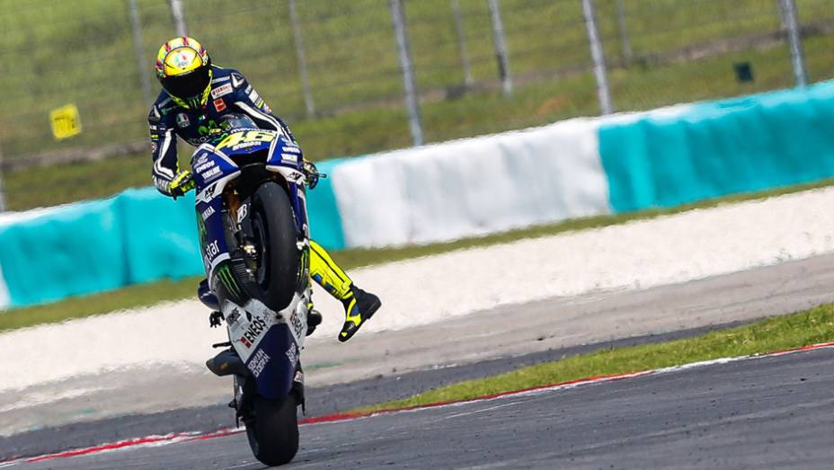 Rossi é segundo e vice líder da classificação | <a href="https://gutenberg.quatrorodas.abril.com.br/moto/noticias/motogp-marquez-vence-pela-12a-vez-807821.shtml" rel="migration">Leia mais</a> Rossi é segundo e vice líder da classificação | <a href="https://gutenberg.quatrorodas.abril.com.br/moto/noticias/motogp-marquez-vence-pela-12a-vez-807821.shtml" rel="migration">Leia mais</a>