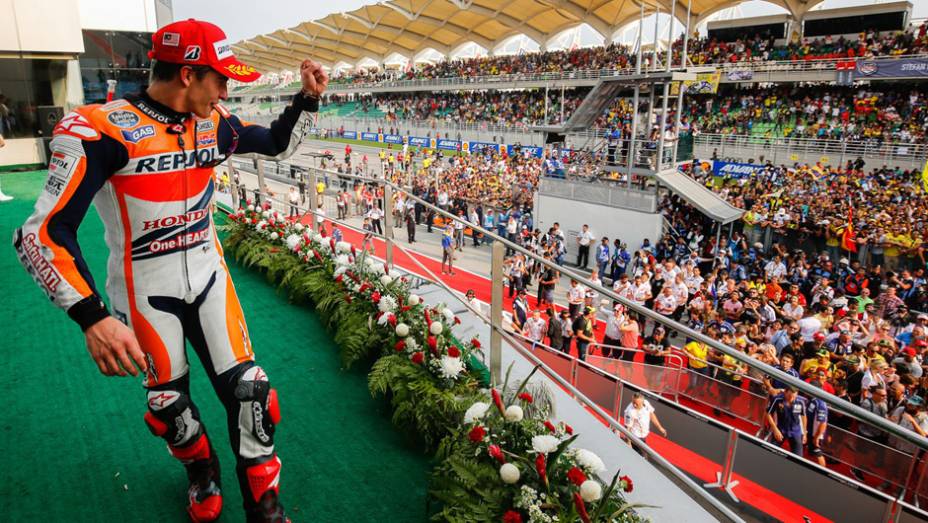 Festa do espanhol na Malásia | <a href="https://gutenberg.quatrorodas.abril.com.br/moto/noticias/motogp-marquez-vence-pela-12a-vez-807821.shtml" rel="migration">Leia mais</a> Festa do espanhol na Malásia | <a href="https://gutenberg.quatrorodas.abril.com.br/moto/noticias/motogp-marquez-vence-pela-12a-vez-807821.shtml" rel="migration">Leia mais</a>