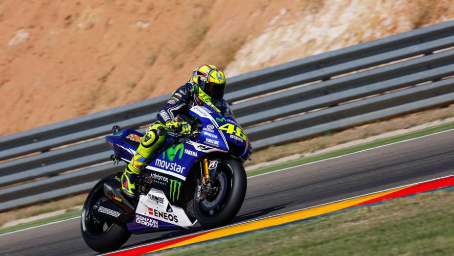 Valentino Rossi completa a segunda fila | <a href="https://gutenberg.quatrorodas.abril.com.br/moto/noticias/motogp-marquez-crava-11a-pole-ano-802760.shtml" rel="migration">Leia mais</a>