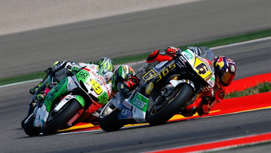 Stefan Bradl foi o quinto | <a href="https://gutenberg.quatrorodas.abril.com.br/moto/noticias/motogp-polemica-marquez-vence-aragon-755576.shtml" rel="migration">Leia mais</a>