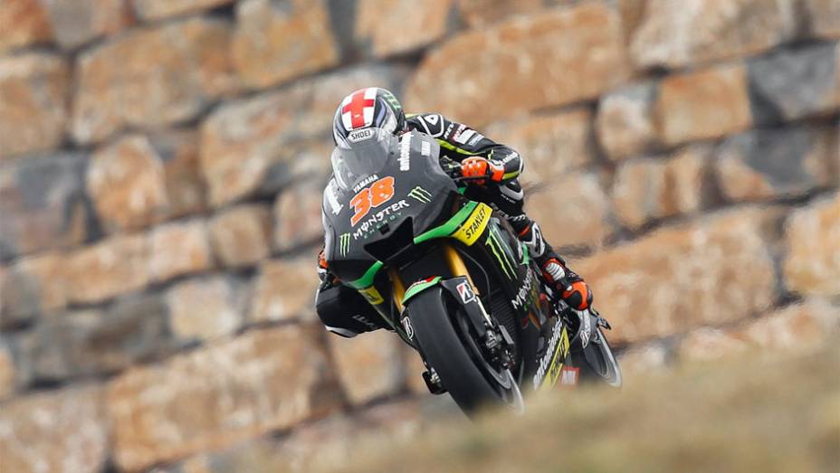 Bradley Smith chegou na sétima posição no circuito de Motorland | <a href="https://gutenberg.quatrorodas.abril.com.br/moto/noticias/motogp-polemica-marquez-vence-aragon-755576.shtml" rel="migration">Leia mais</a>