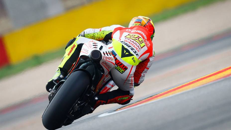 Andrea Iannone ficou com a décima posição | <a href="https://gutenberg.quatrorodas.abril.com.br/moto/noticias/motogp-polemica-marquez-vence-aragon-755576.shtml" rel="migration">Leia mais</a>