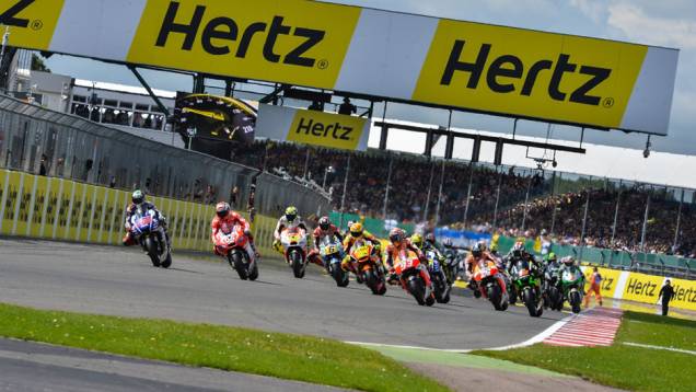 Largada do GP da Inglaterra | <a href="https://gutenberg.quatrorodas.abril.com.br/moto/noticias/marquez-batalha-lorenzo-vence-gp-inglaterra-798447.shtml" rel="migration">Leia mais</a> Largada do GP da Inglaterra | <a href="https://gutenberg.quatrorodas.abril.com.br/moto/noticias/marquez-batalha-lorenzo-vence-gp-inglaterra-798447.shtml" rel="migration">Leia mais</a>