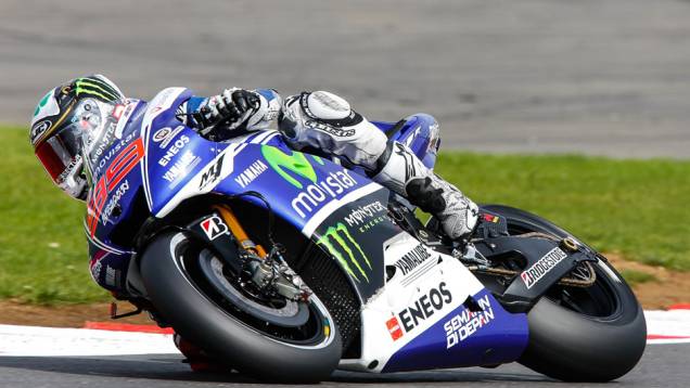 Lorenzo liderou boa parte da etapa, mas não conseguiu segurar Márquez | <a href="https://gutenberg.quatrorodas.abril.com.br/moto/noticias/marquez-batalha-lorenzo-vence-gp-inglaterra-798447.shtml" rel="migration">Leia mais</a> Lorenzo liderou boa parte da etapa, mas não conseguiu segurar Márquez | <a href="https://gutenberg.quatrorodas.abril.com.br/moto/noticias/marquez-batalha-lorenzo-vence-gp-inglaterra-798447.shtml" rel="migration">Leia mais</a>