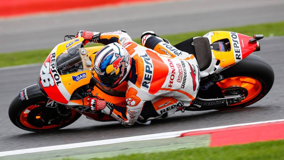 Pedrosa terminou apenas em quinto e está cada vez mais longe de Márquez | <a href="https://gutenberg.quatrorodas.abril.com.br/moto/noticias/marquez-batalha-lorenzo-vence-gp-inglaterra-798447.shtml" rel="migration">Leia mais</a>